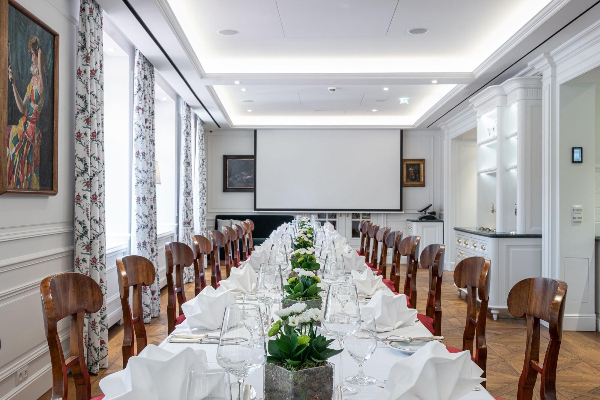 Hotel Sacher Залцбург Екстериор снимка The Long Room