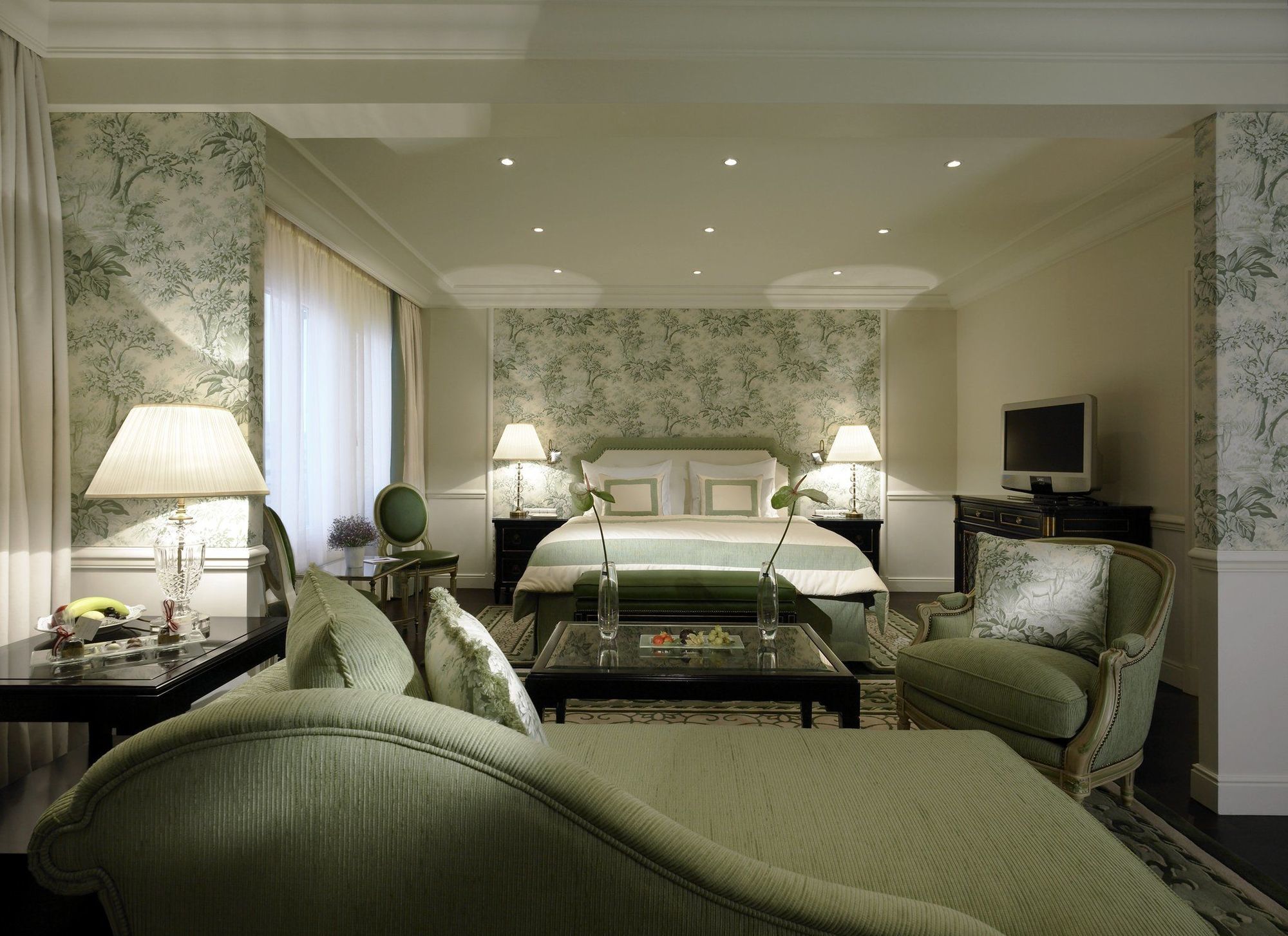 Hotel Sacher Залцбург Стая снимка A suite at the Mandarin Oriental, Paris